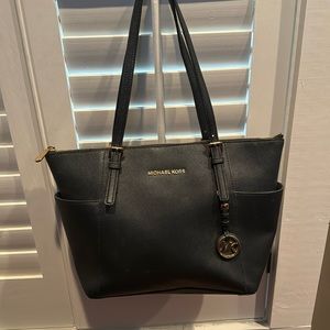 Michael Kors shoulder bag. Medium, black. Excellent condition